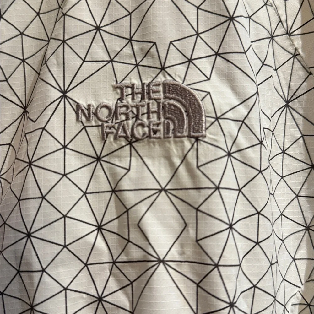 The North Face Women's White Geometric Ski Jacket with Red Zipper